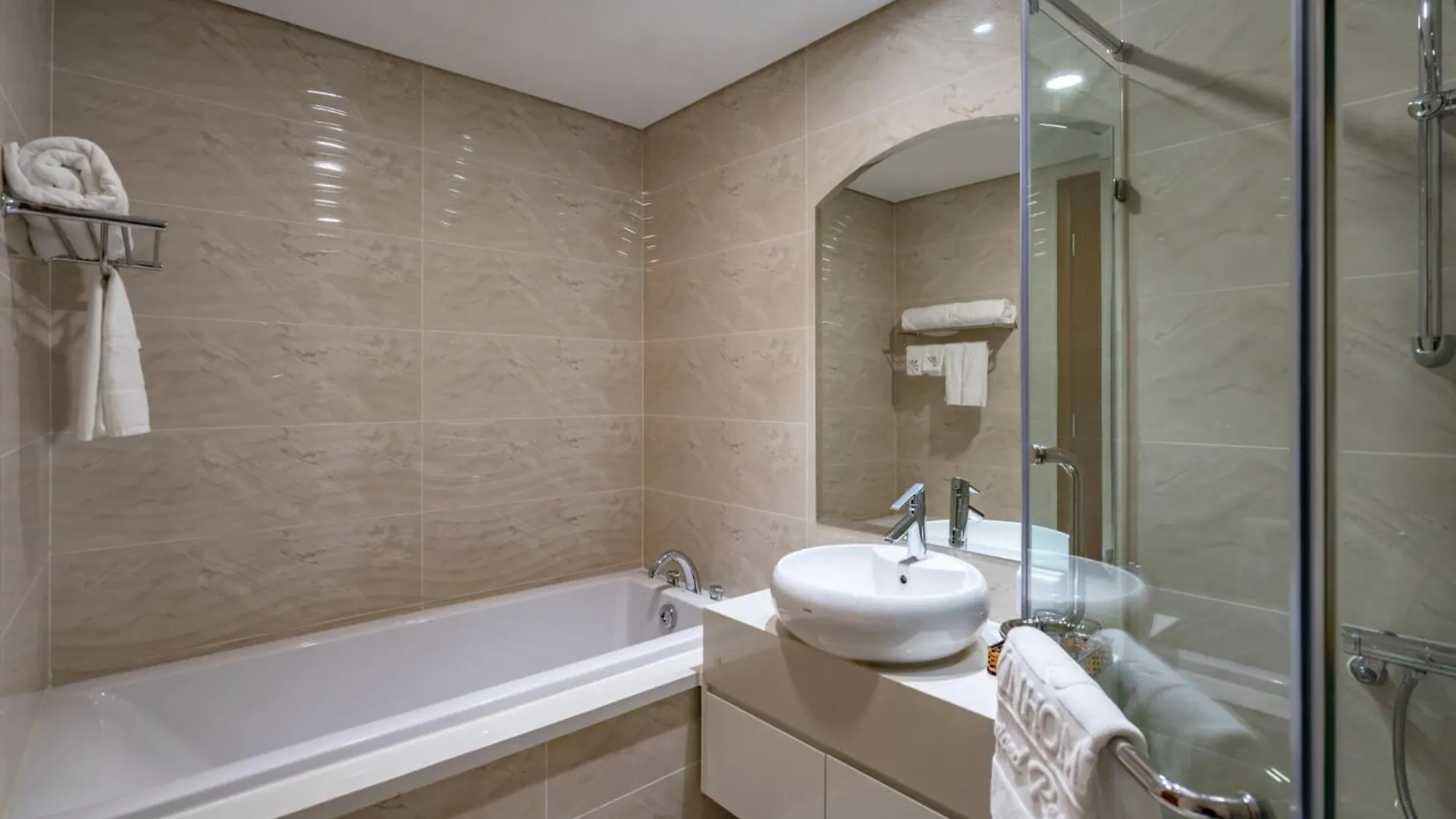 Luxury Vinhomes Central Park Humi Apartment Ho Chi Minh City